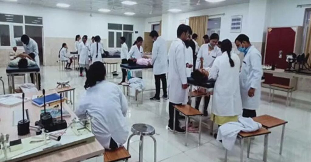 up medical college viral video